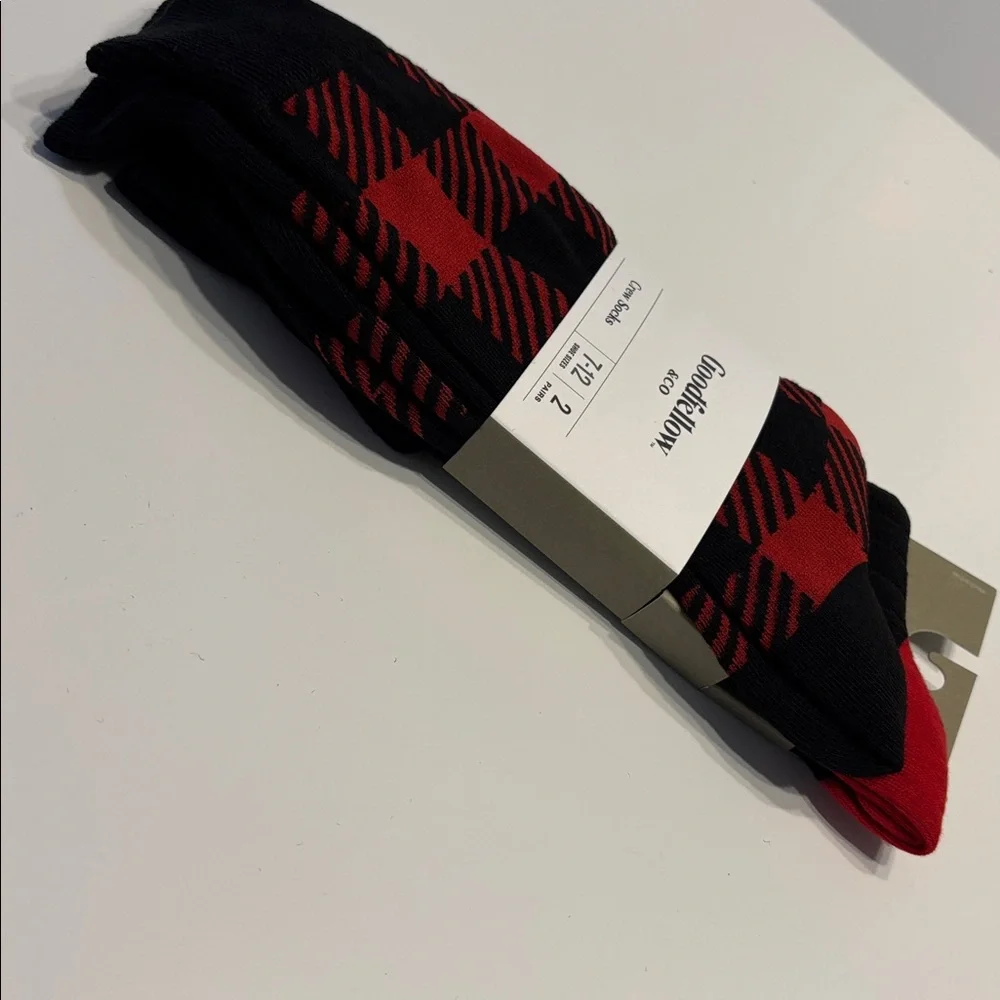 Goodfellow & Co Men's Buffalo Plaid & Solid Black Crew Socks 2 Pack
